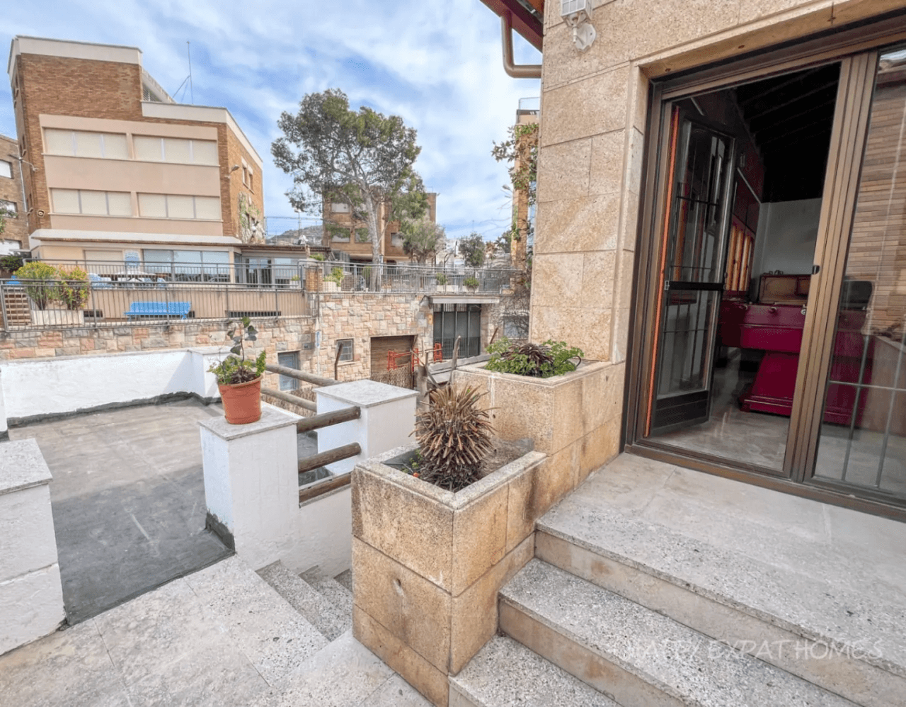 Villa spaziosa con piscina in affitto a Sant Just Desvern