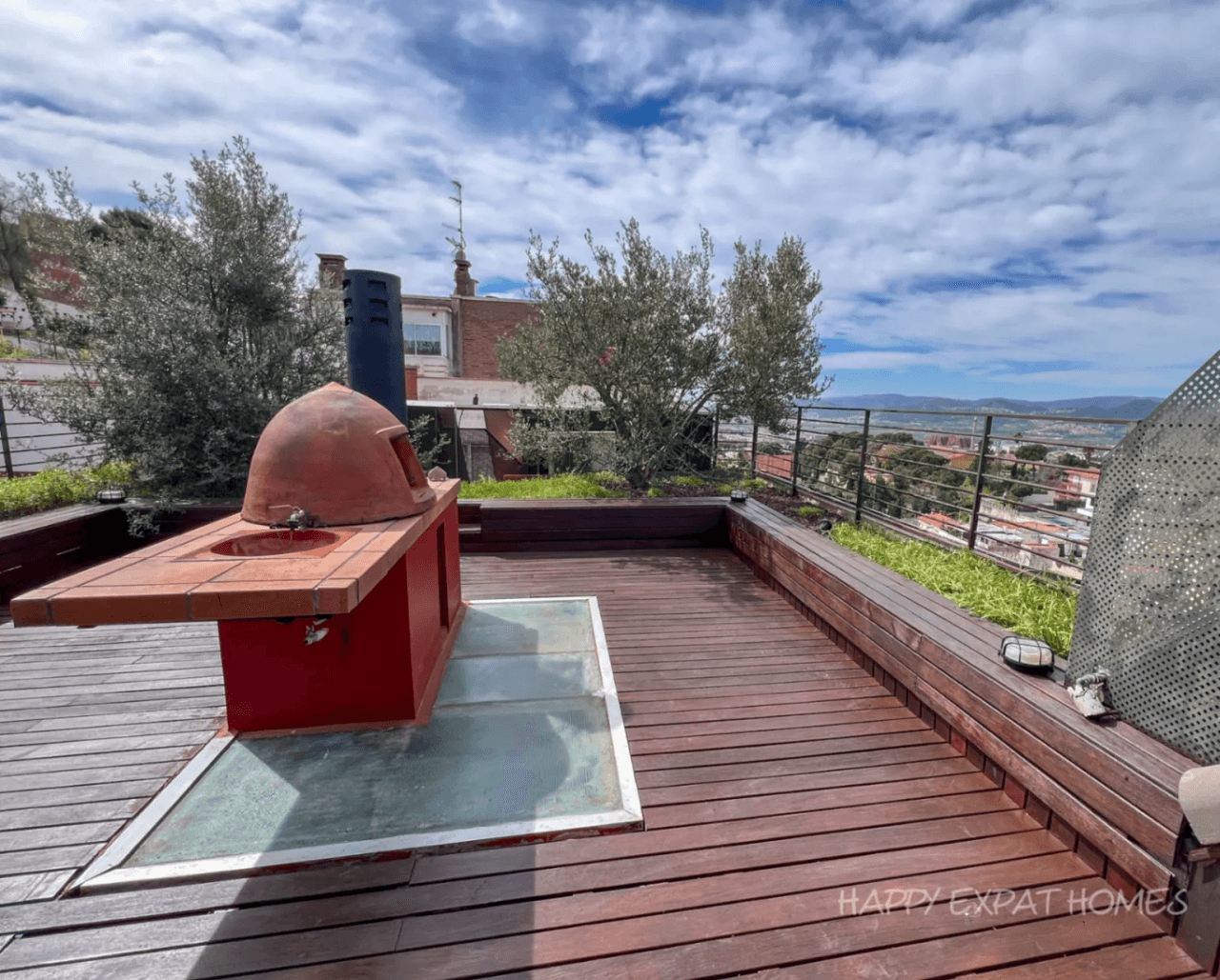 Villa spaziosa con piscina in affitto a Sant Just Desvern