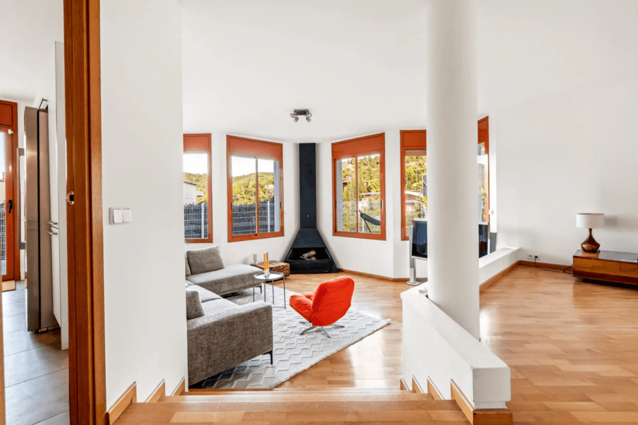 Contemporary Home in Natural Surroundings in Barcelona