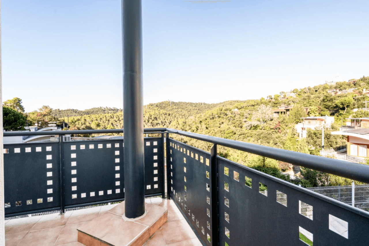 Contemporary Home in Natural Surroundings in Barcelona