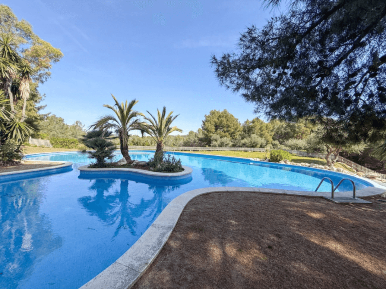 Sea-view townhouse with private garden in gated Vallpineda community, Sitges