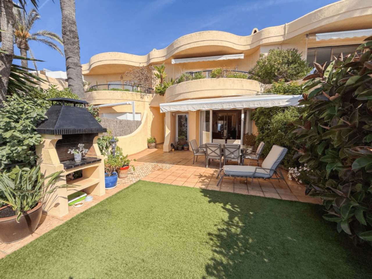 Sea-view townhouse with private garden in gated Vallpineda community, Sitges