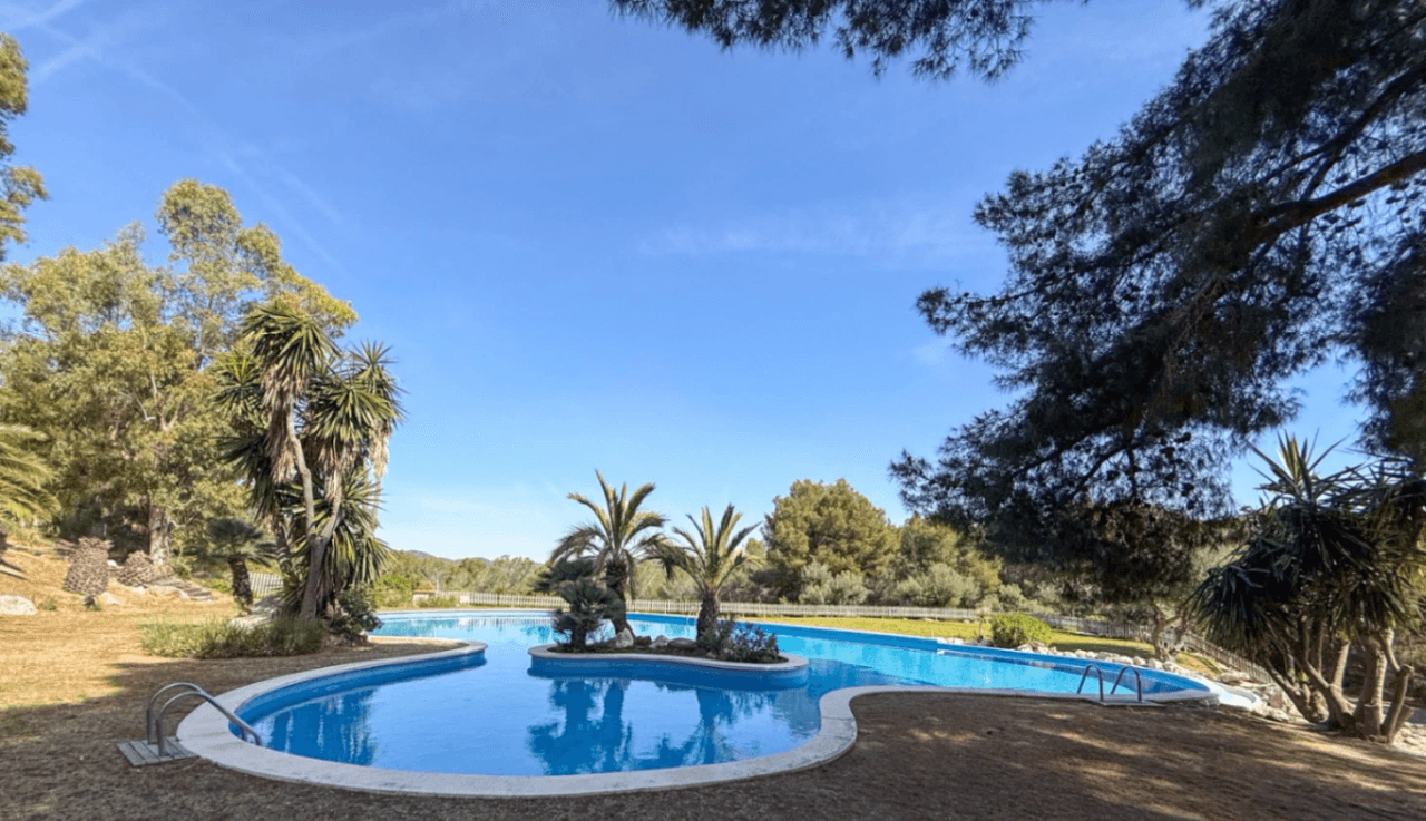 Sea-view townhouse with private garden in gated Vallpineda community, Sitges