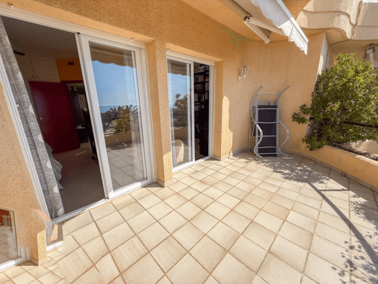 Sea-view townhouse with private garden in gated Vallpineda community, Sitges