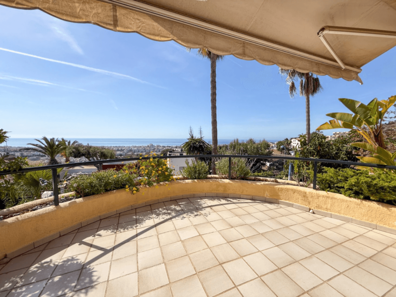 Sea-view townhouse with private garden in gated Vallpineda community, Sitges