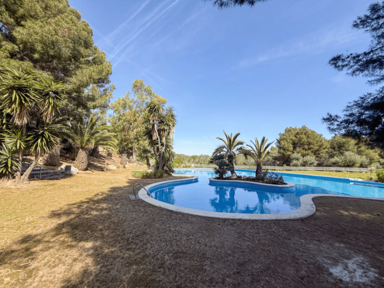 Sea-view townhouse with private garden in gated Vallpineda community, Sitges