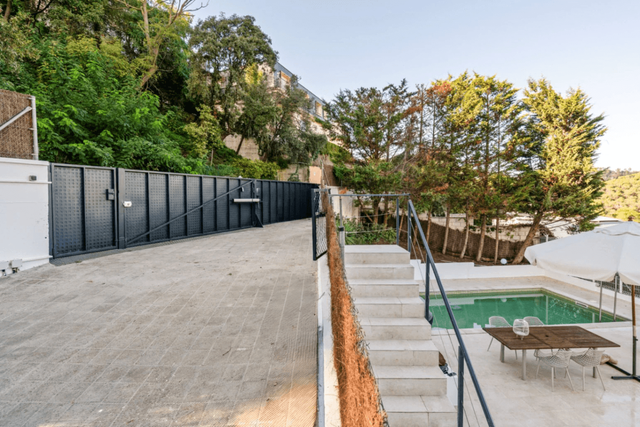 Contemporary Home in Natural Surroundings in Barcelona