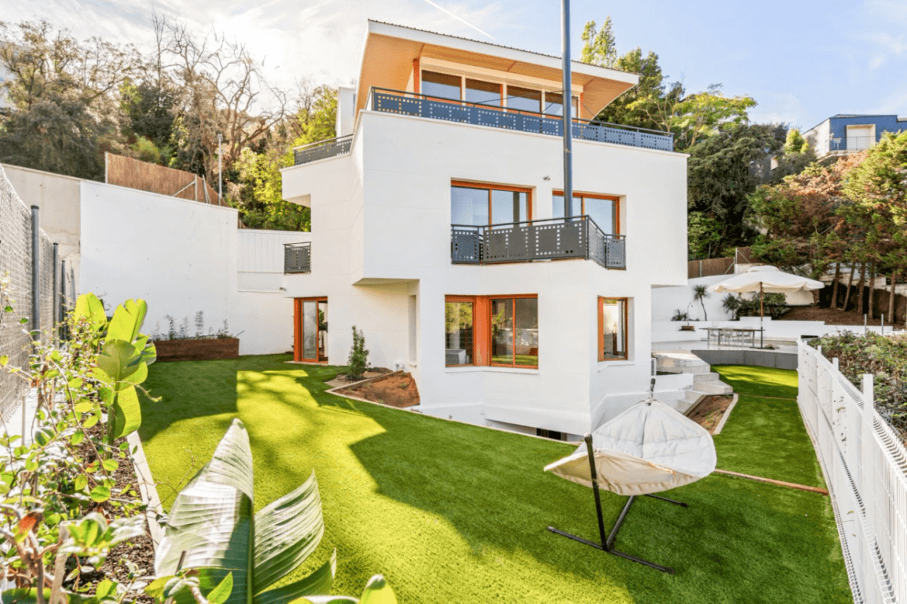 Contemporary Home in Natural Surroundings in Barcelona