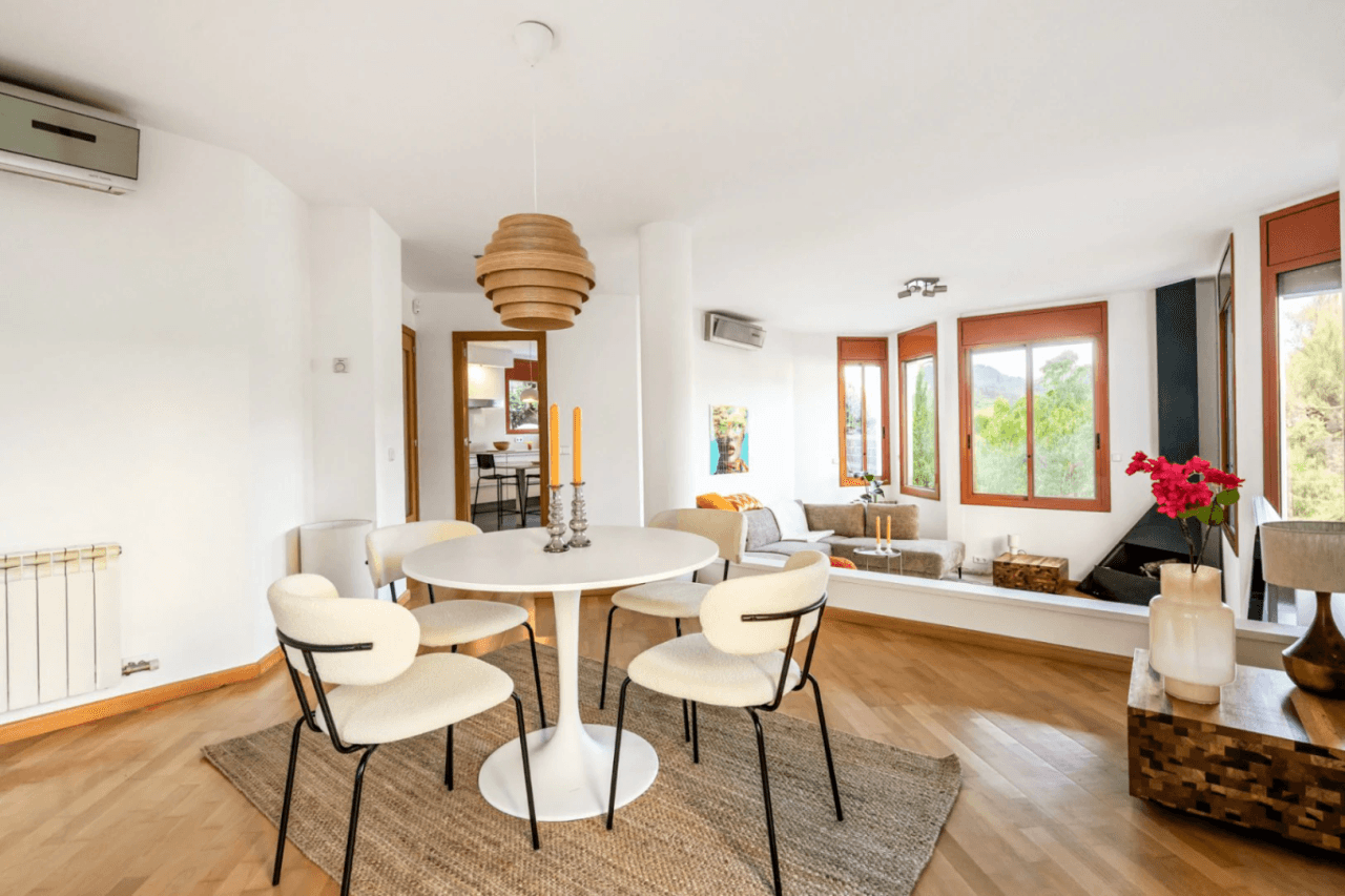 Contemporary Home in Natural Surroundings in Barcelona