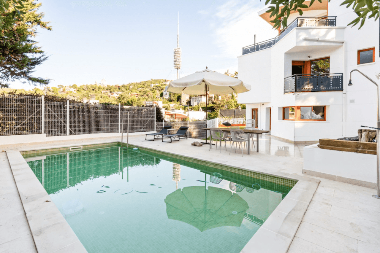 Contemporary Home in Natural Surroundings in Barcelona