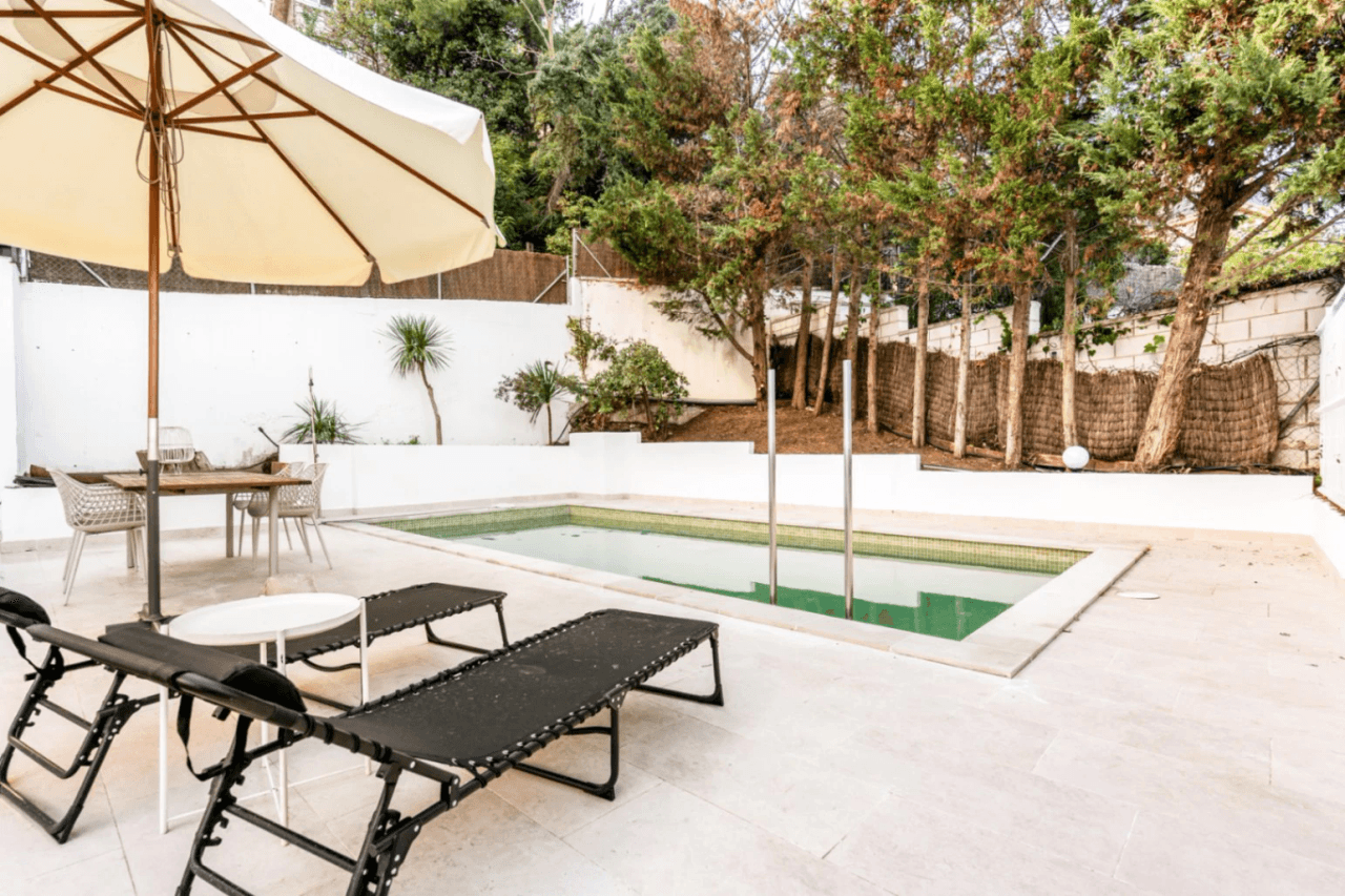 Contemporary Home in Natural Surroundings in Barcelona