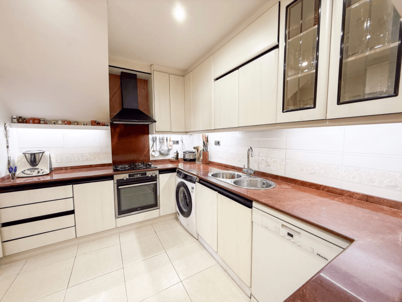 Sea-view townhouse with private garden in gated Vallpineda community, Sitges