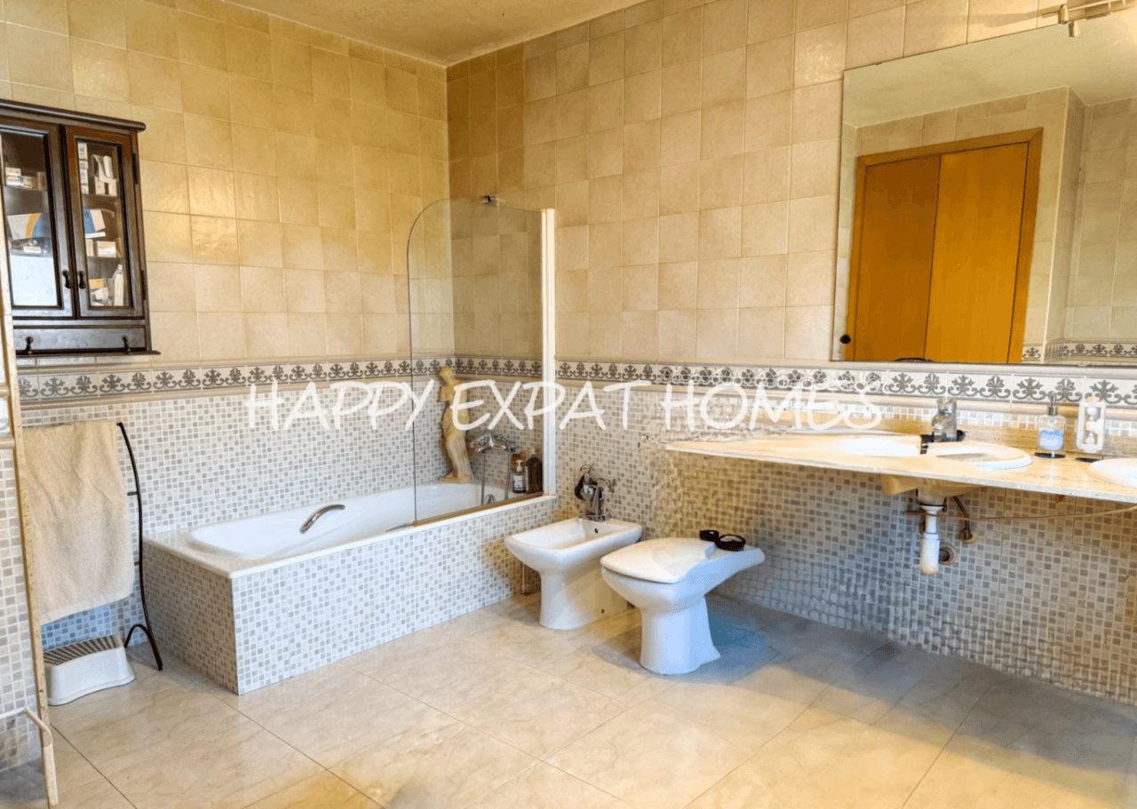 Majestic villa with sea views and pool in Quintmar (Sitges)