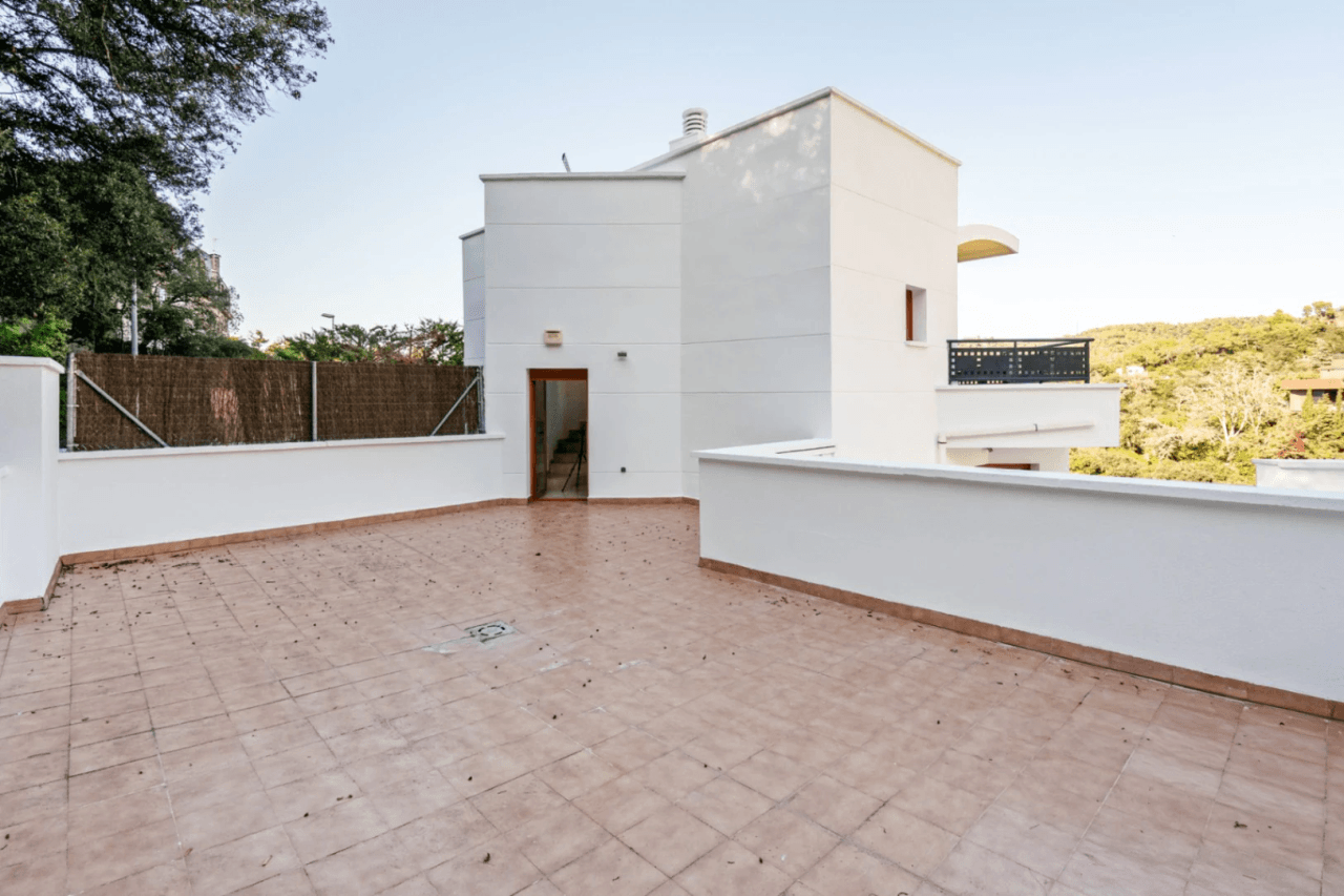 Contemporary Home in Natural Surroundings in Barcelona