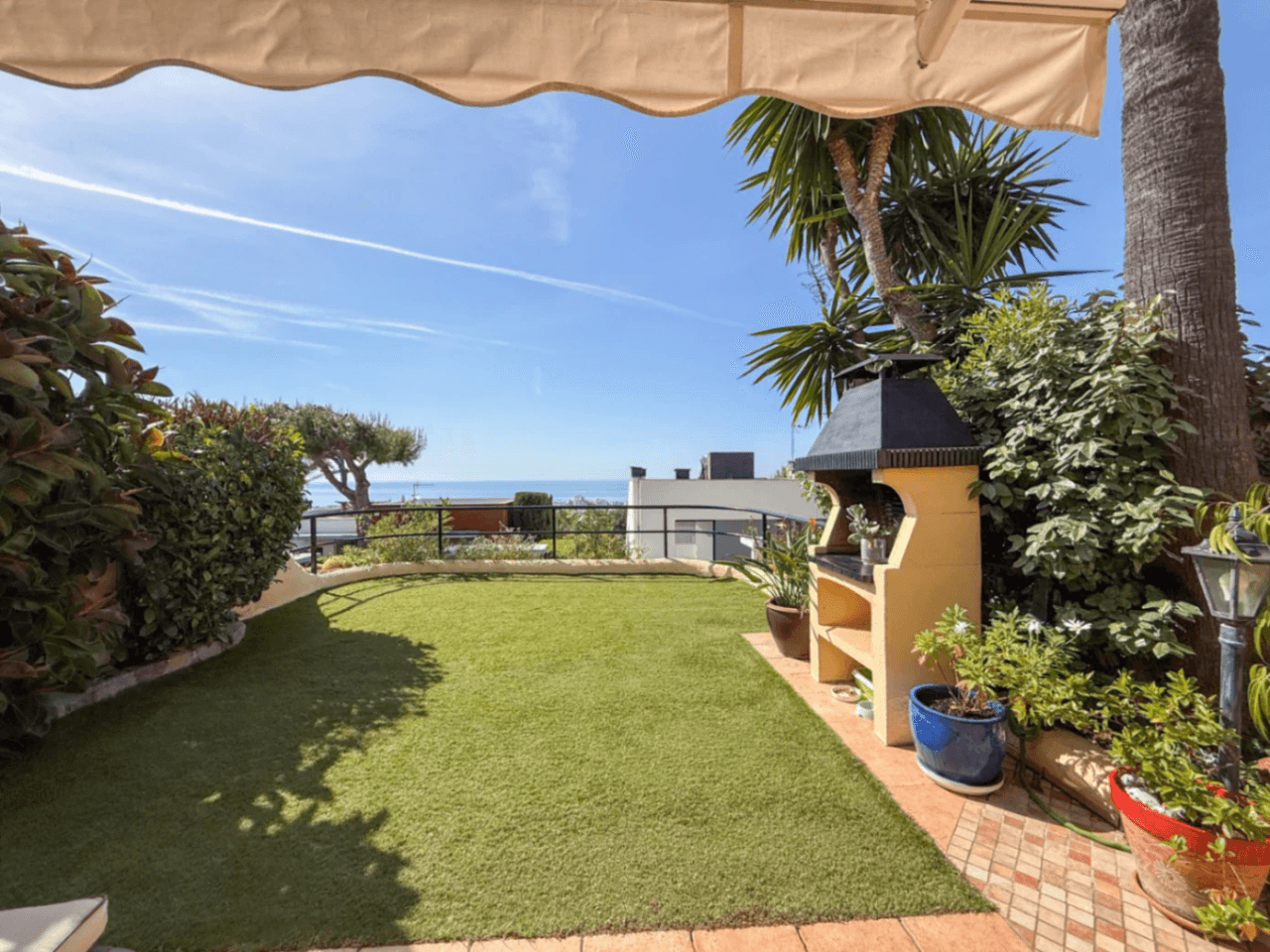 Sea-view townhouse with private garden in gated Vallpineda community, Sitges