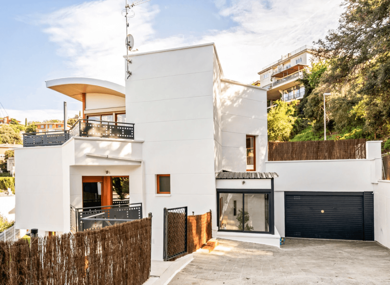 Contemporary Home in Natural Surroundings in Barcelona