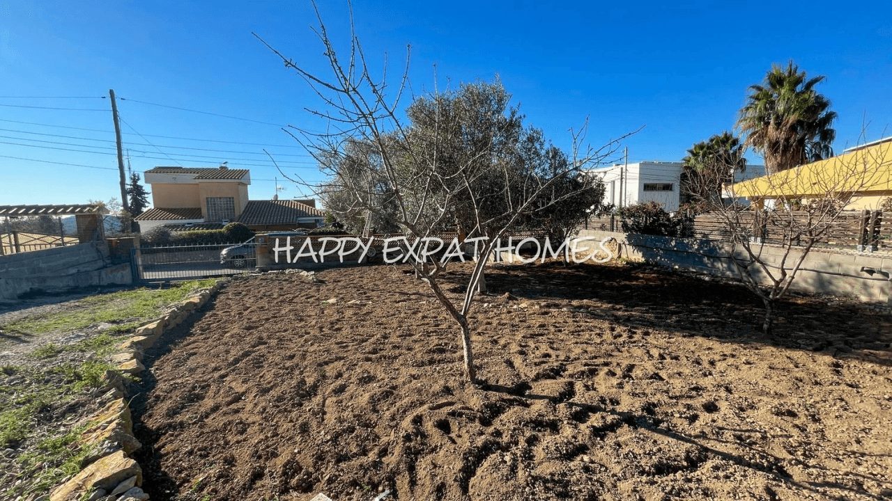 Lovely flat plot with stunning views of the mountains