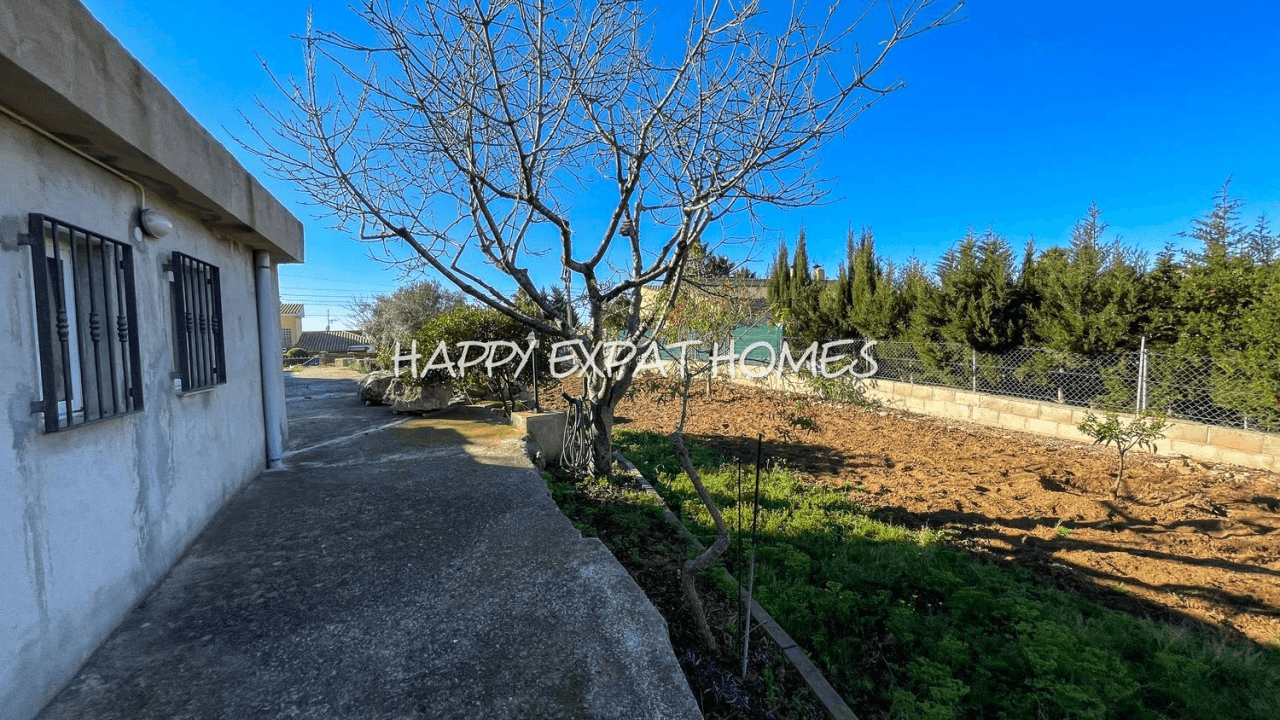 Lovely flat plot with stunning views of the mountains