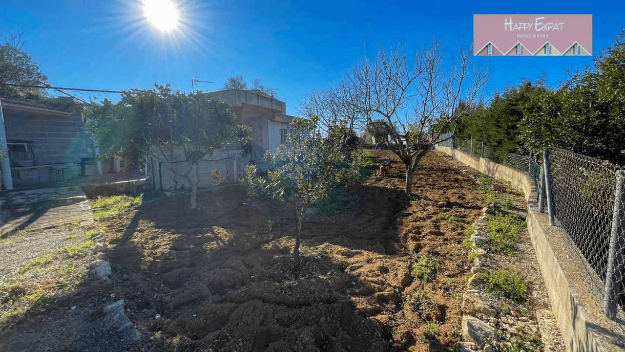 Lovely flat plot with stunning views of the mountains