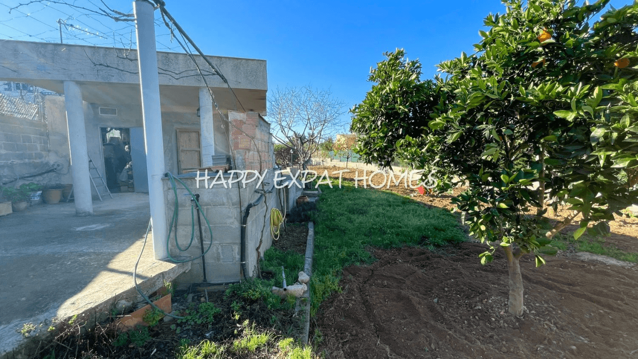 Lovely flat plot with stunning views of the mountains