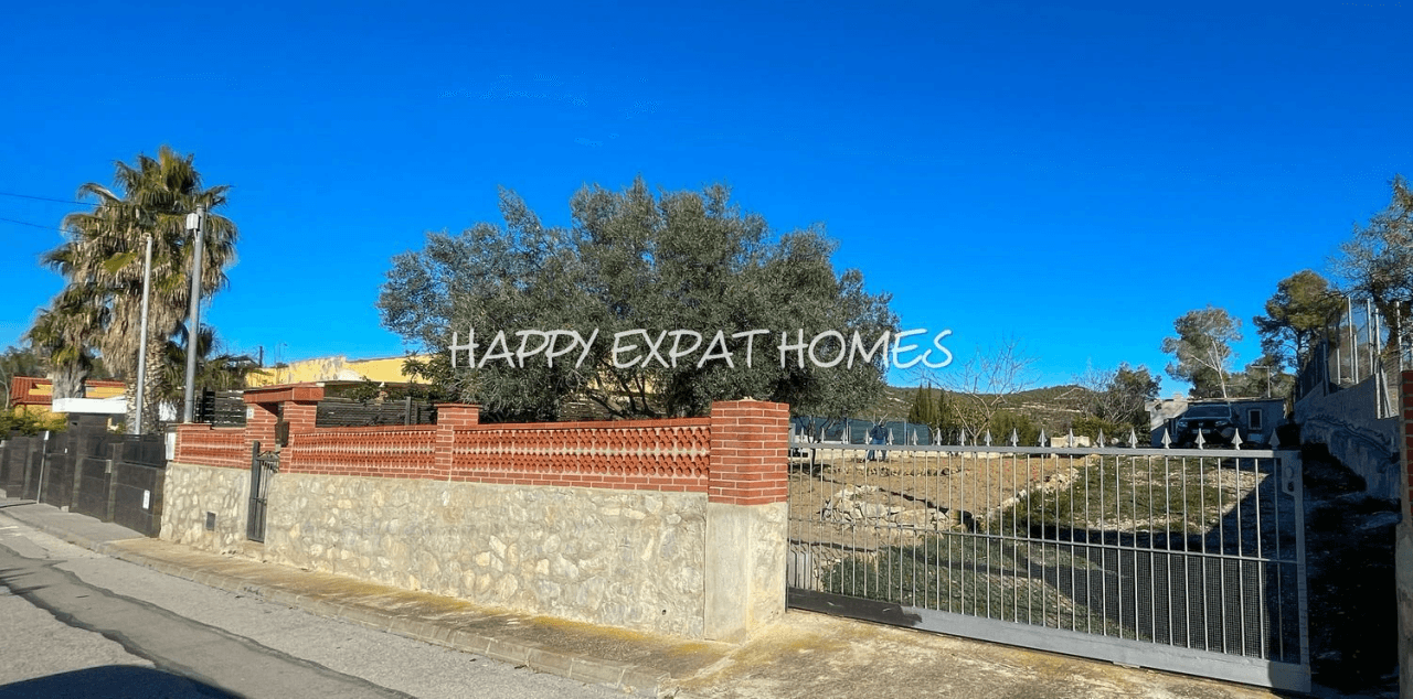 Lovely flat plot with stunning views of the mountains