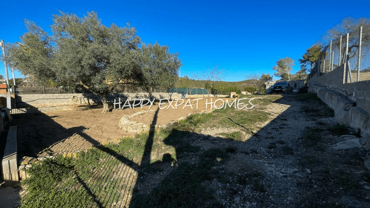 Lovely flat plot with stunning views of the mountains