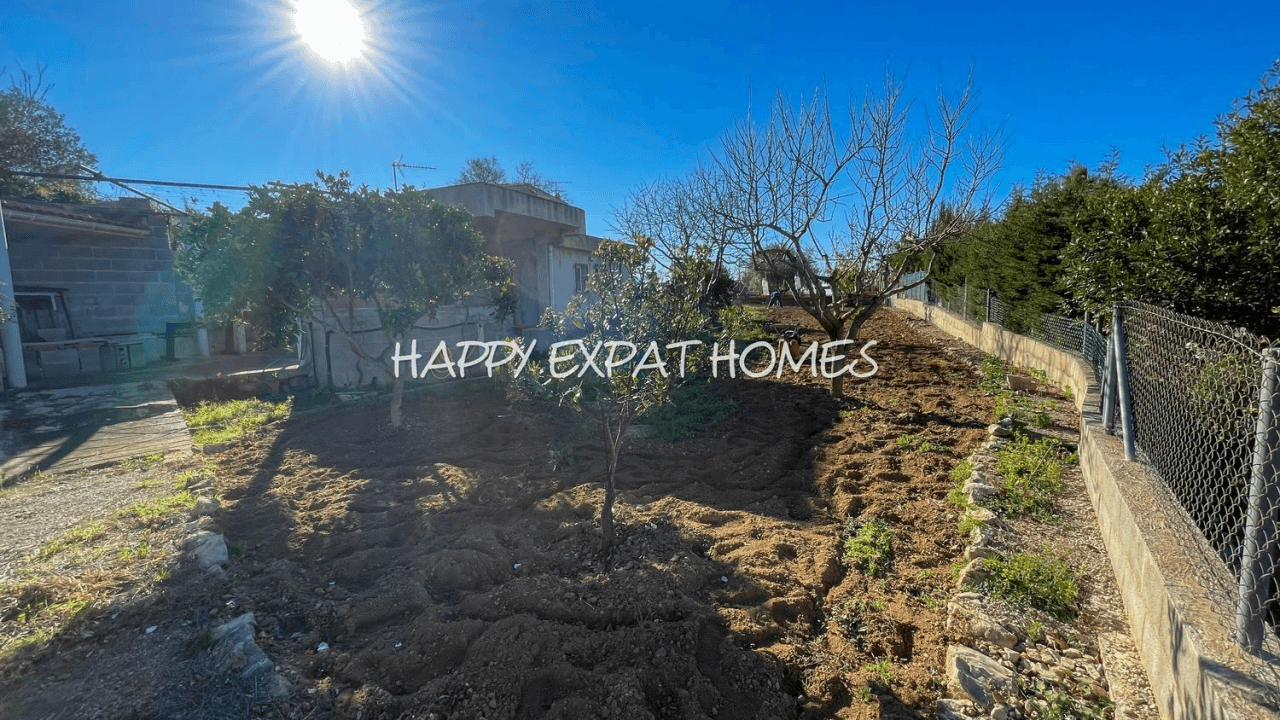 Lovely flat plot with stunning views of the mountains