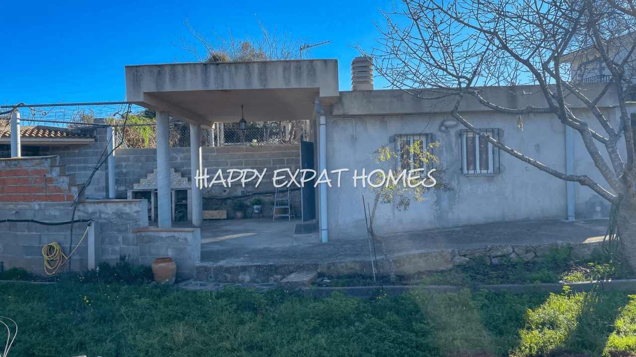 Lovely flat plot with stunning views of the mountains
