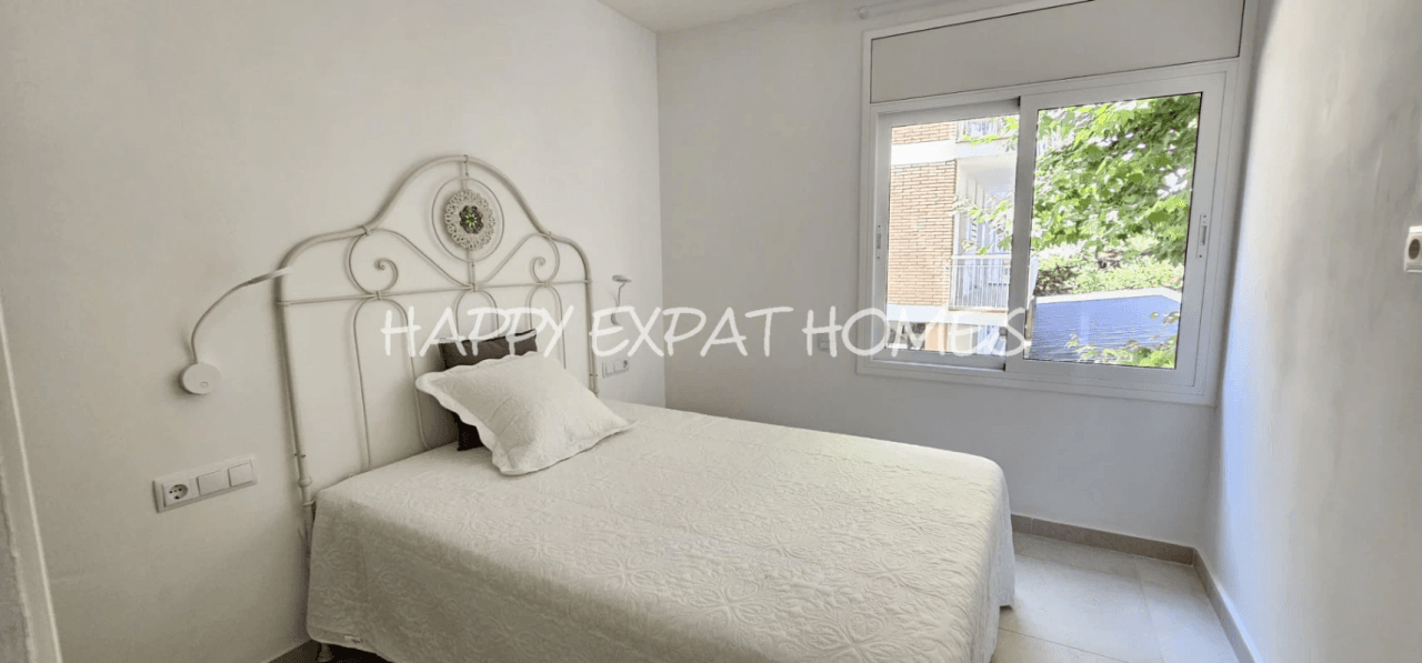 2-bedroom refurbished apartment in first line
