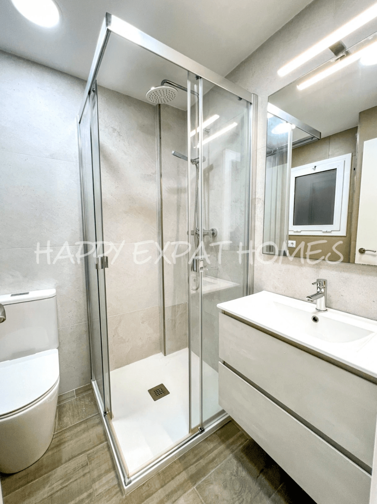 2-bedroom refurbished apartment in first line