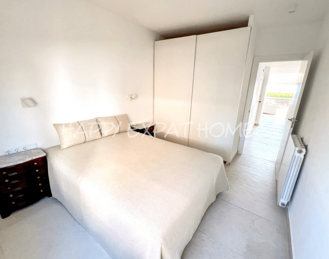2-bedroom refurbished apartment in first line