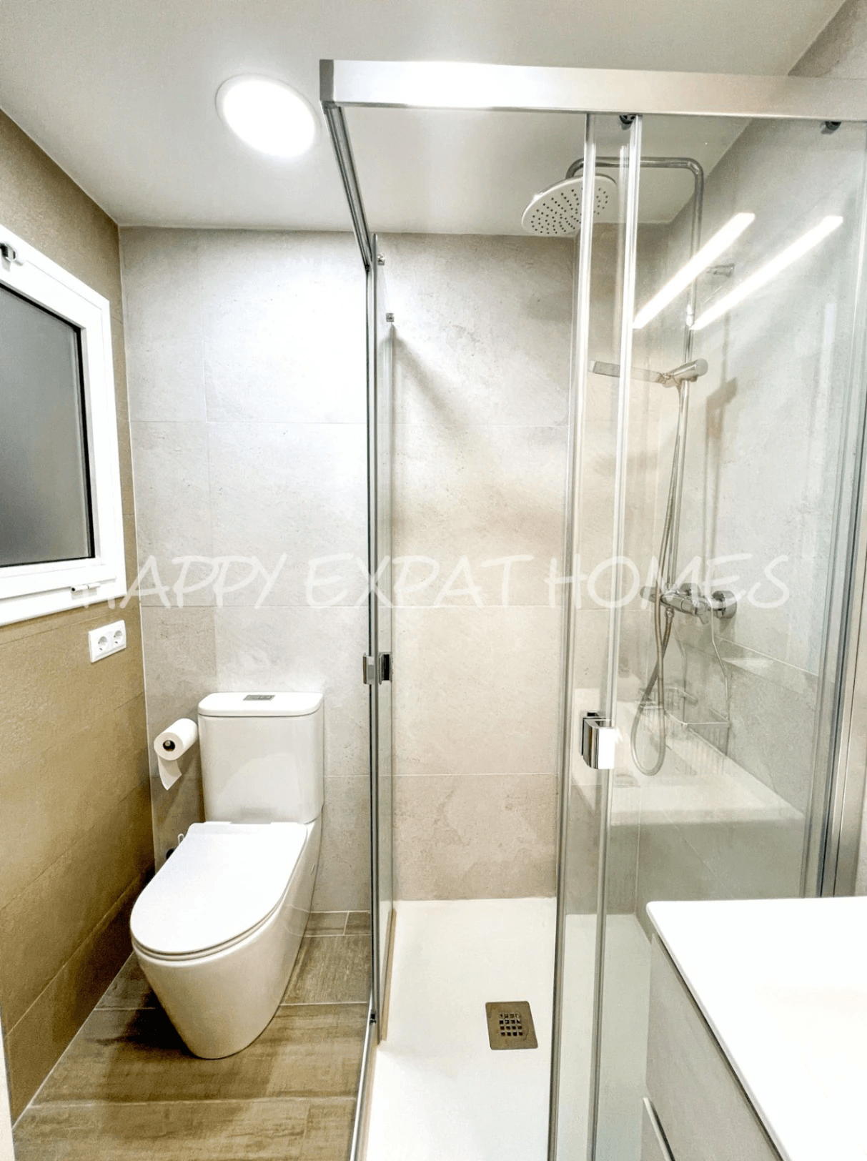 2-bedroom refurbished apartment in first line