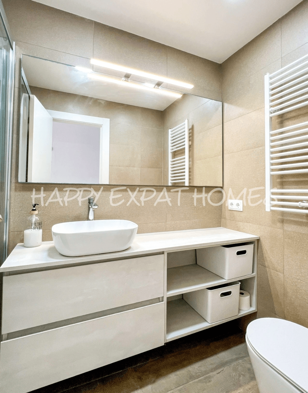 2-bedroom refurbished apartment in first line