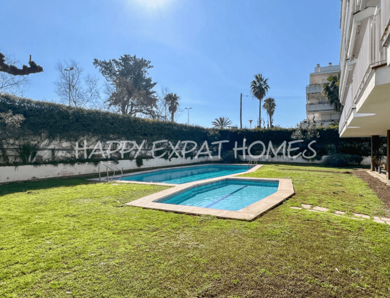 2-bedroom refurbished apartment in first line