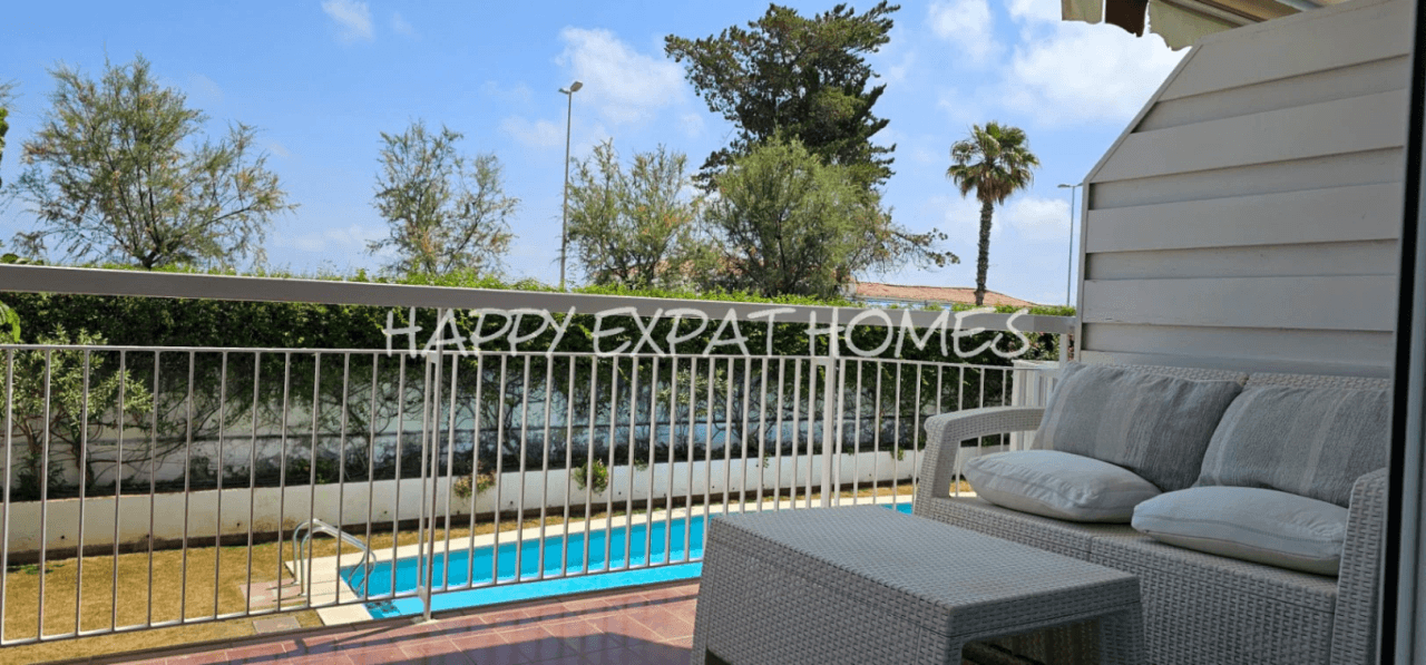 2-bedroom refurbished apartment in first line