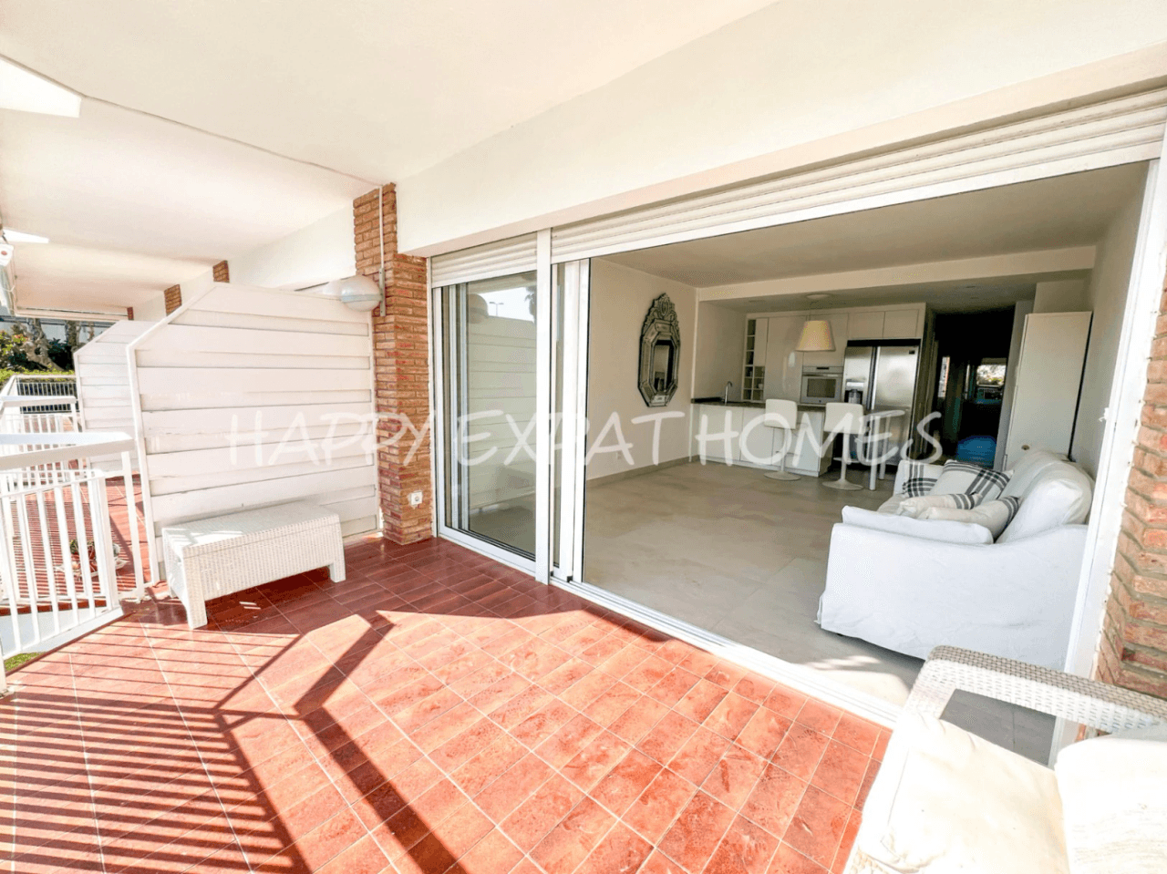 2-bedroom refurbished apartment in first line