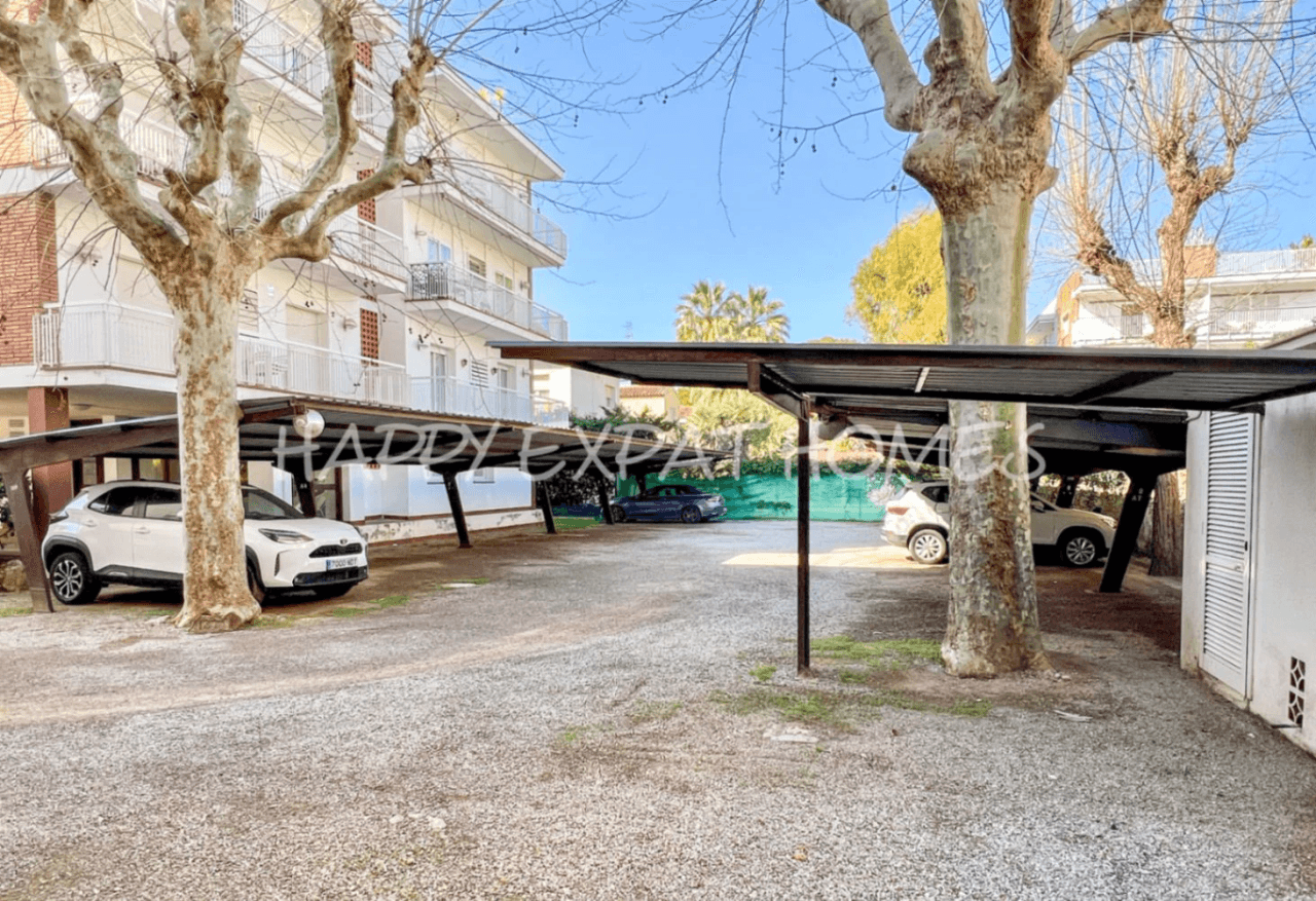 2-bedroom refurbished apartment in first line