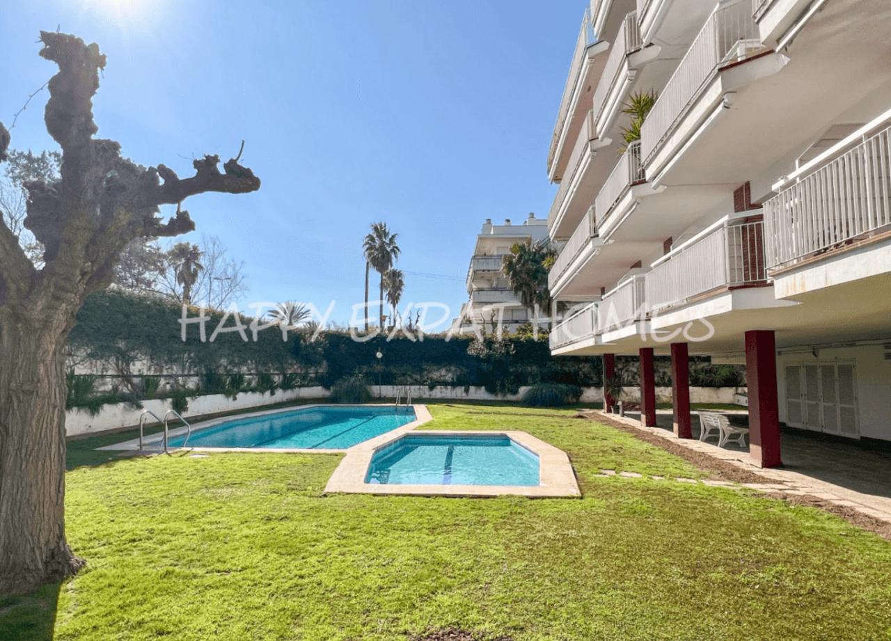2-bedroom refurbished apartment in first line