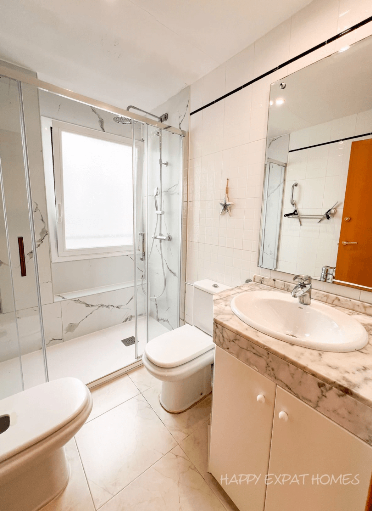 Bright 2-bedroom apartment with a large terrace.