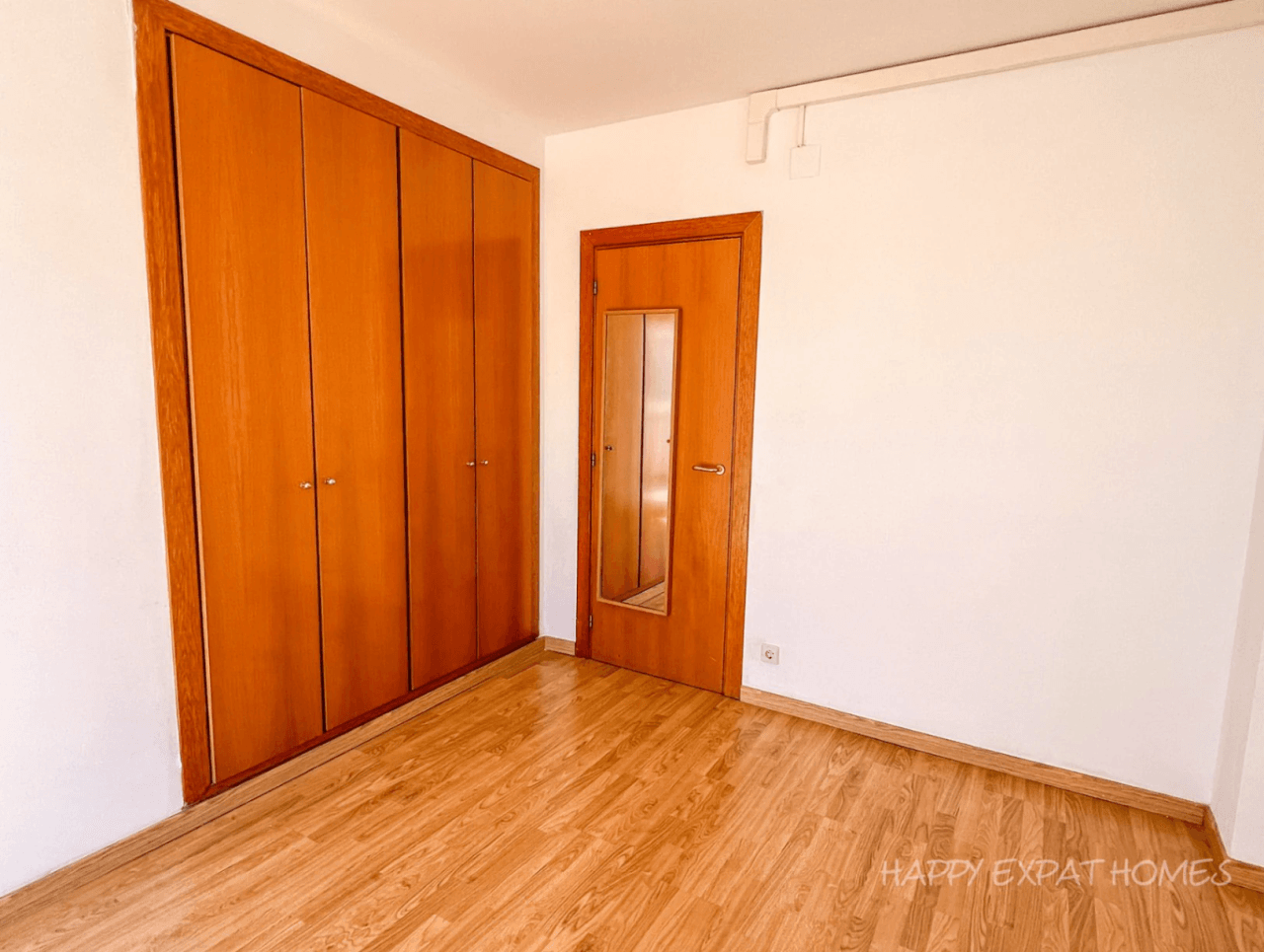 Bright 2-bedroom apartment with a large terrace.