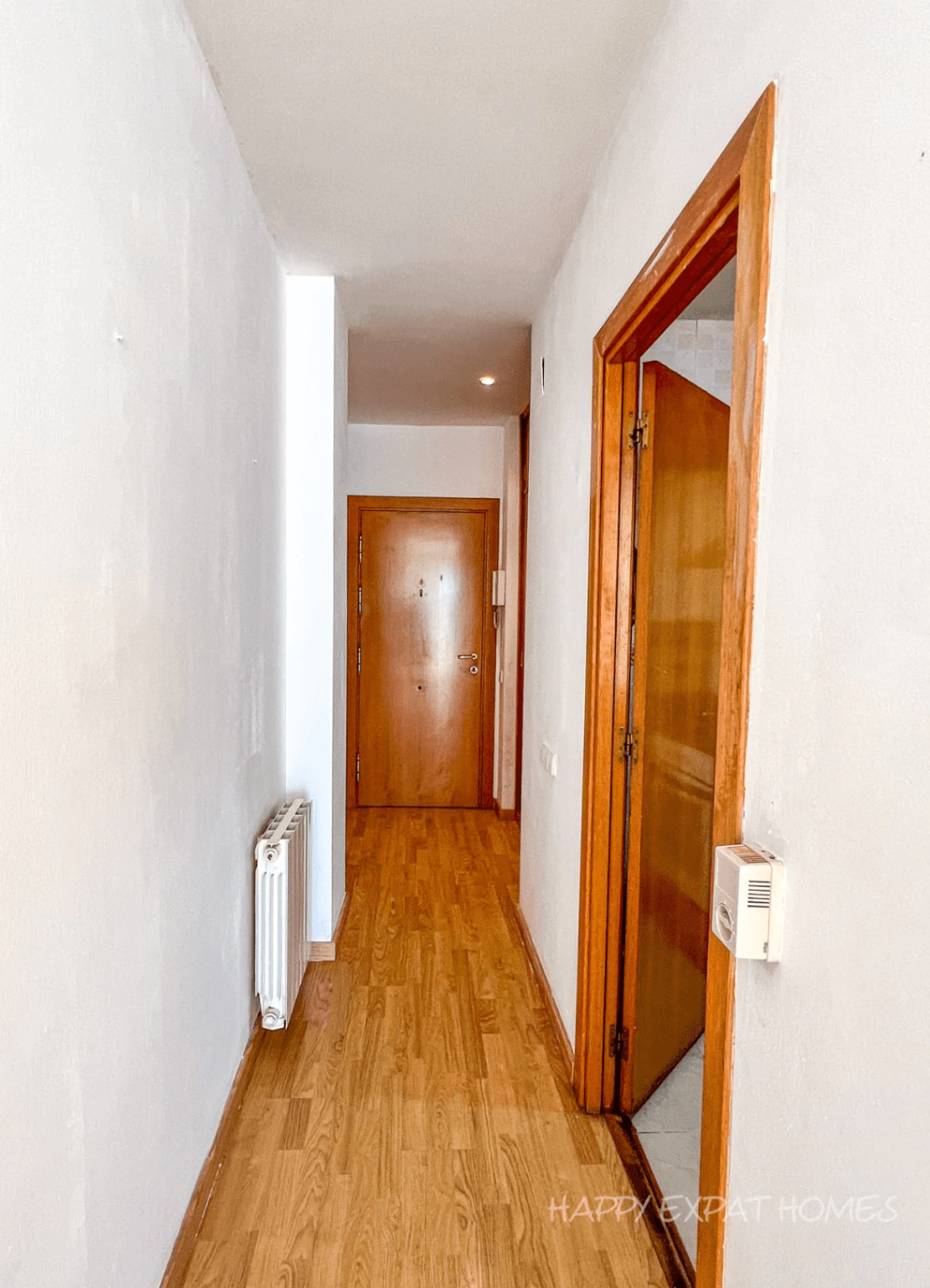 Bright 2-bedroom apartment with a large terrace.