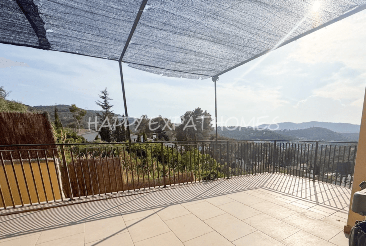 Beautiful family home located in a quiet area of the Sitges mountains Mas Mestre Olivella