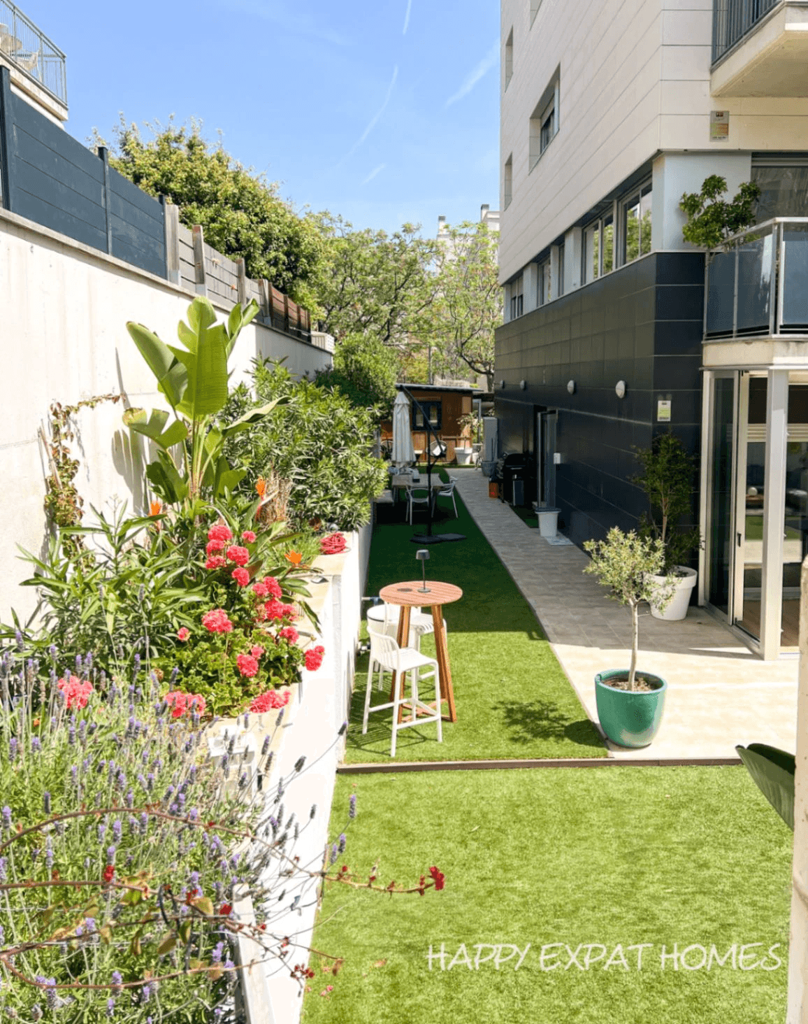 Unique apartment in La Plana (Sitges) with 205m2 private garden