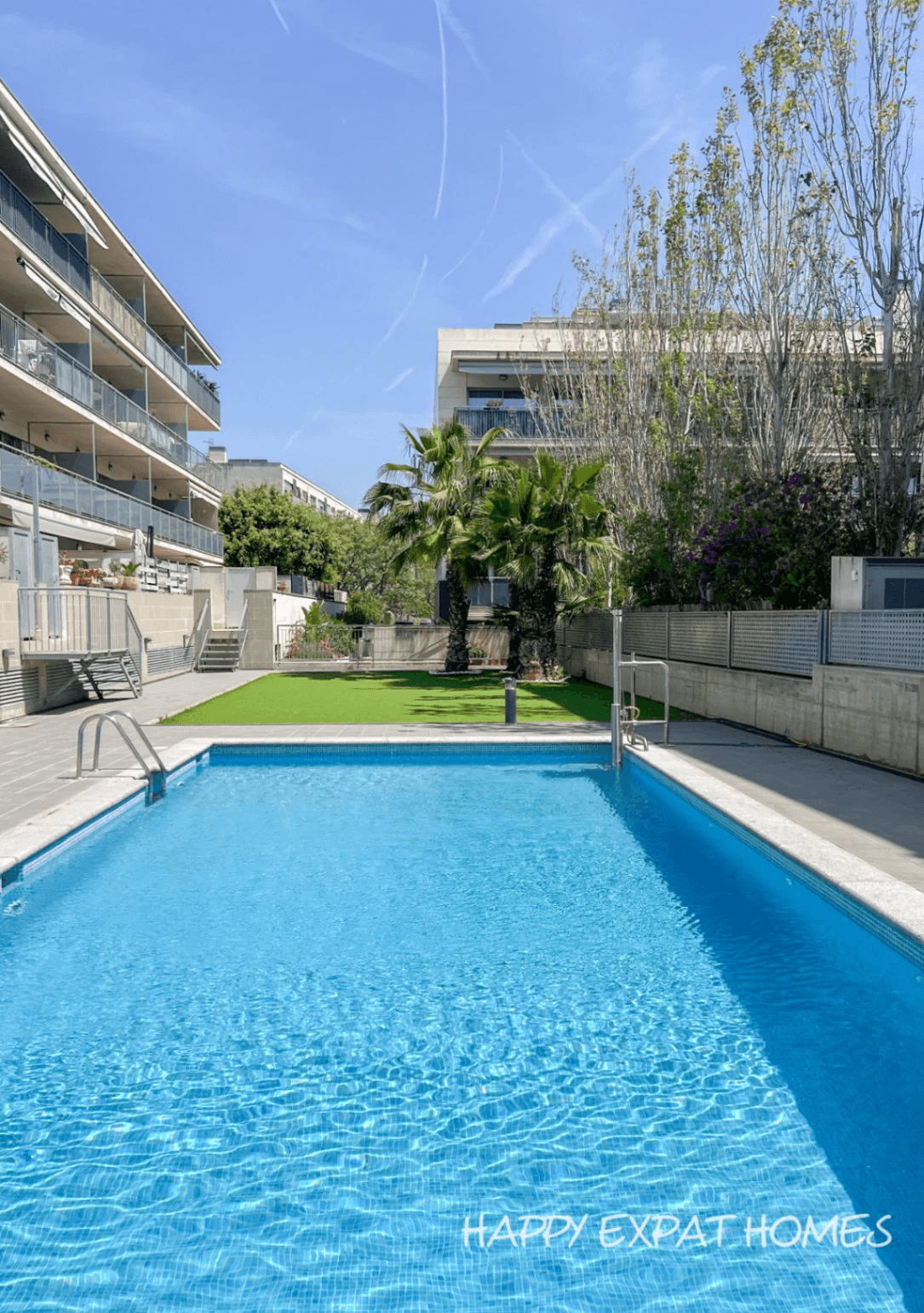 Unique apartment in La Plana (Sitges) with 205m2 private garden