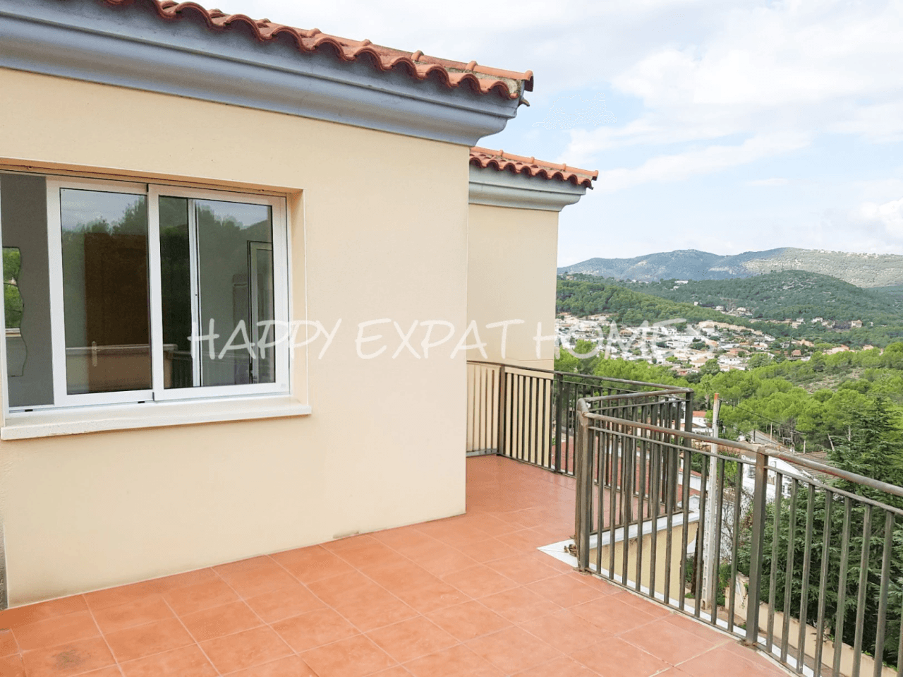 Beautiful family home located in a quiet area of the Sitges mountains Mas Mestre Olivella