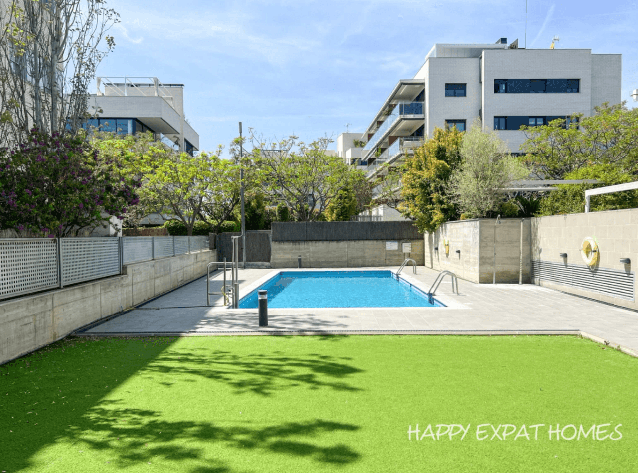 Unique apartment in La Plana (Sitges) with 205m2 private garden