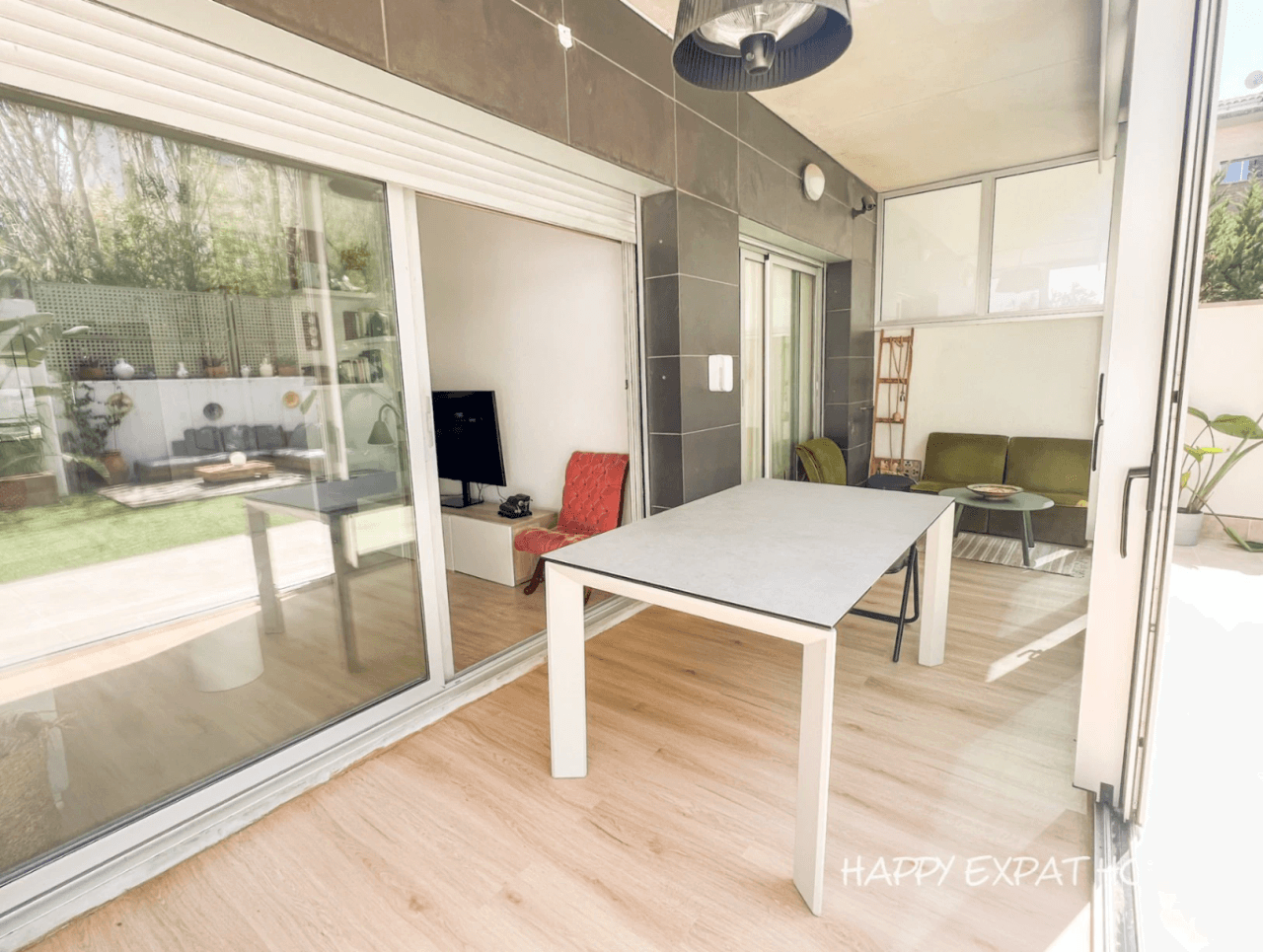 Unique apartment in La Plana (Sitges) with 205m2 private garden
