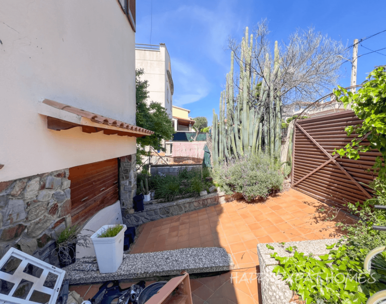 Detached house to refurbish in Mas d'En Serra