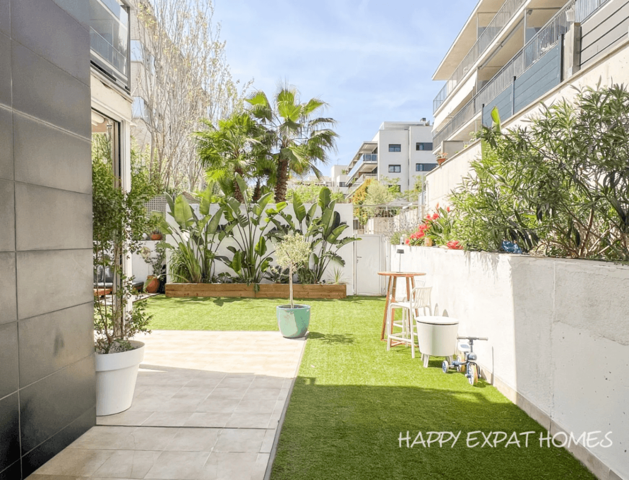 Unique apartment in La Plana (Sitges) with 205m2 private garden