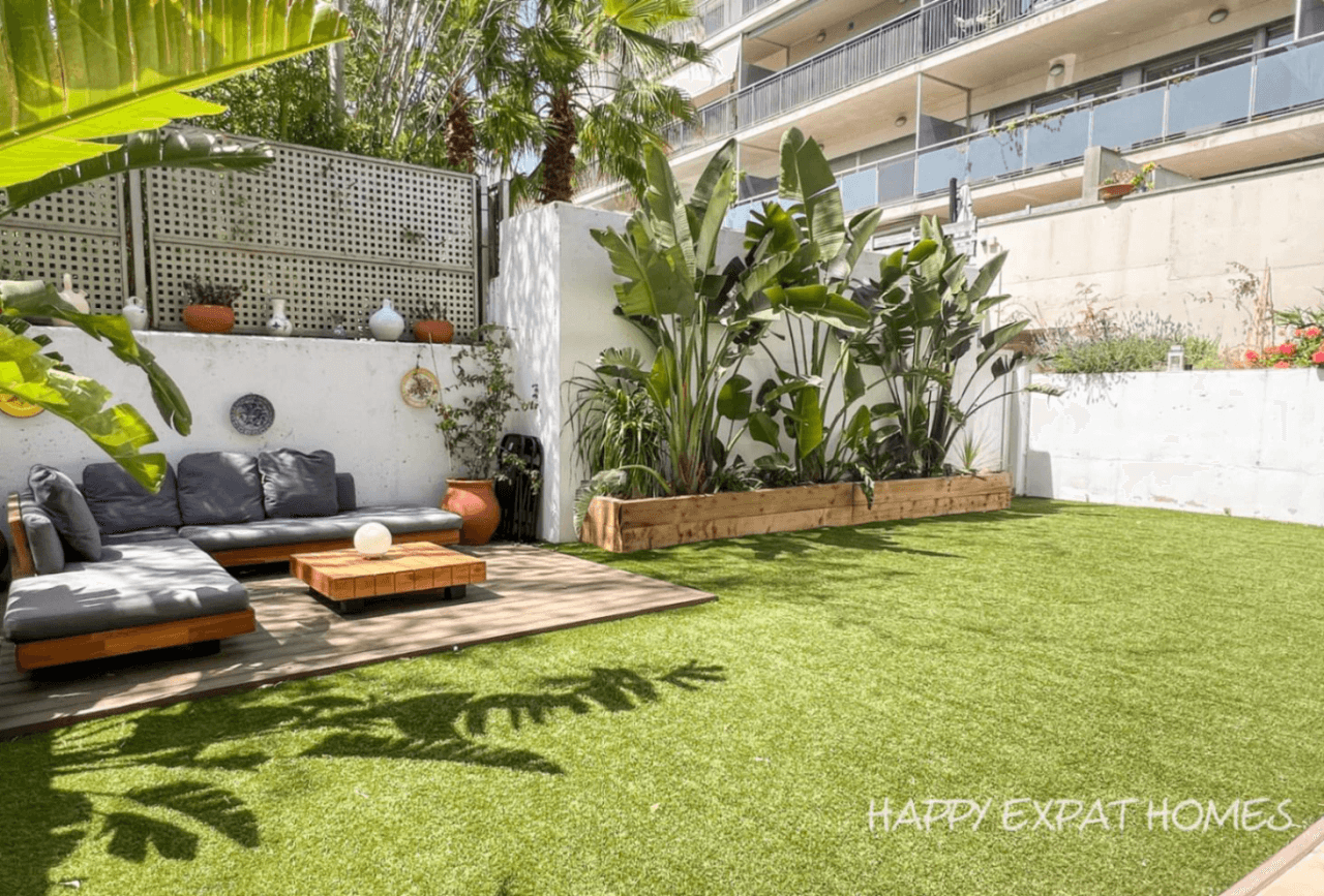 Unique apartment in La Plana (Sitges) with 205m2 private garden